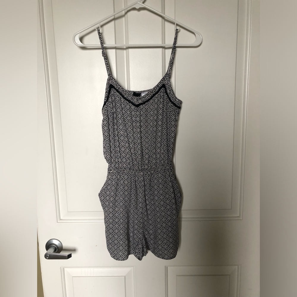 H&M Women Black and White Print Romper Size 4